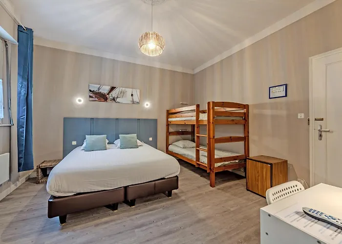 Отель Logis De La Corniche