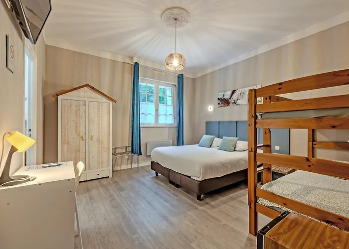 Отель Logis De La Corniche 3*