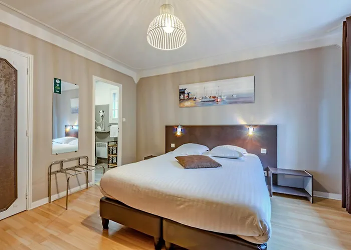 Logis De La Corniche Брест