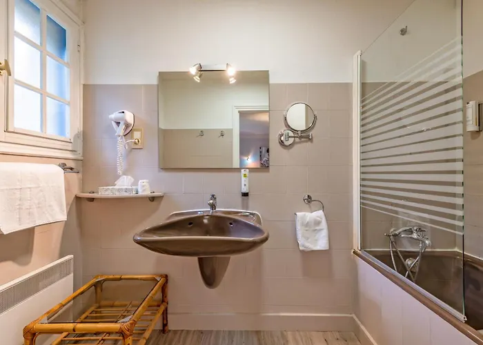 Logis De La Corniche 3* Брест