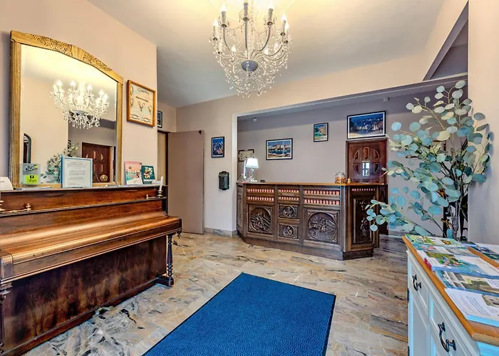 Logis De La Corniche Отель Брест