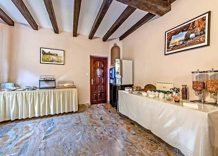 Logis De La Corniche Брест