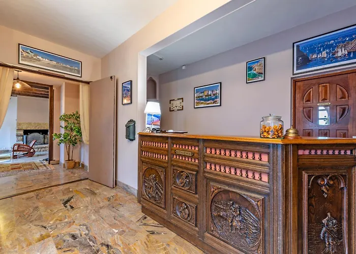 Отель Logis De La Corniche Брест