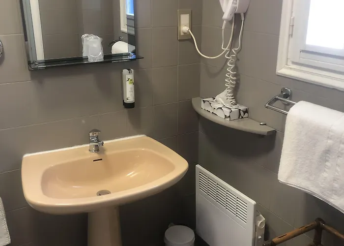 Отель Logis De La Corniche