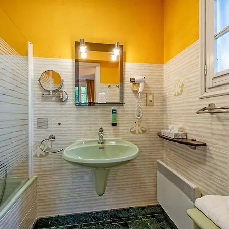 Logis De La Corniche Szálloda Breszt