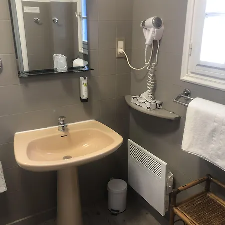 Hotel Logis De La Corniche