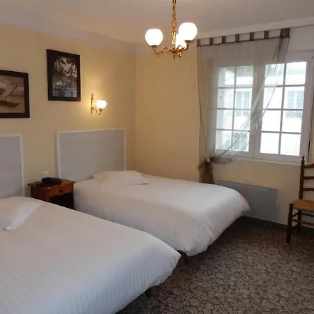 Hotel Logis De La Corniche