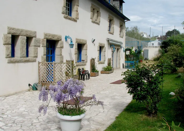 Hotel Logis De La Corniche 3*