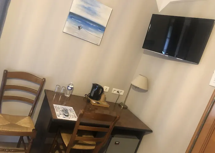 Logis De La Corniche Hotel