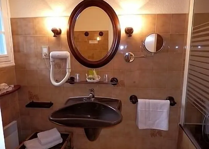 Logis De La Corniche Hotel