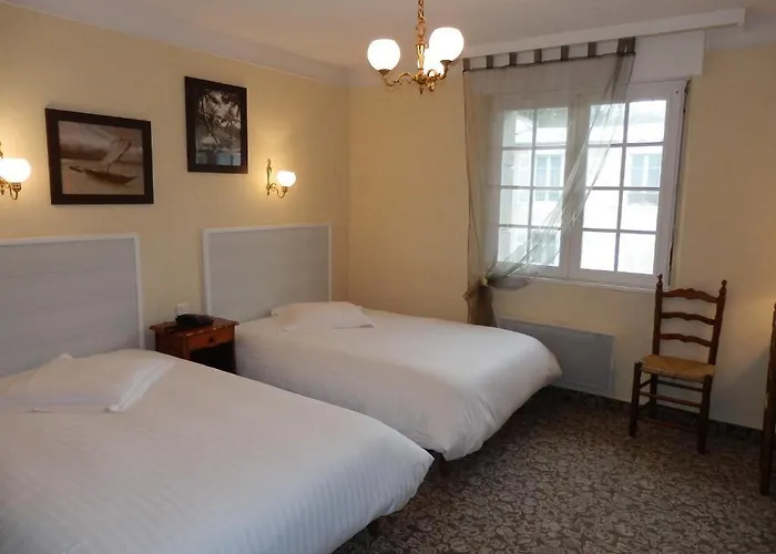 Hotel Logis De La Corniche